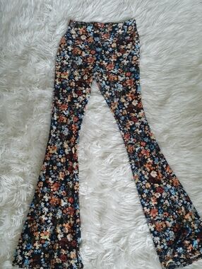 No Boundaries Floral Bloomcore Flare Yoga Pants/Leggings Size Small